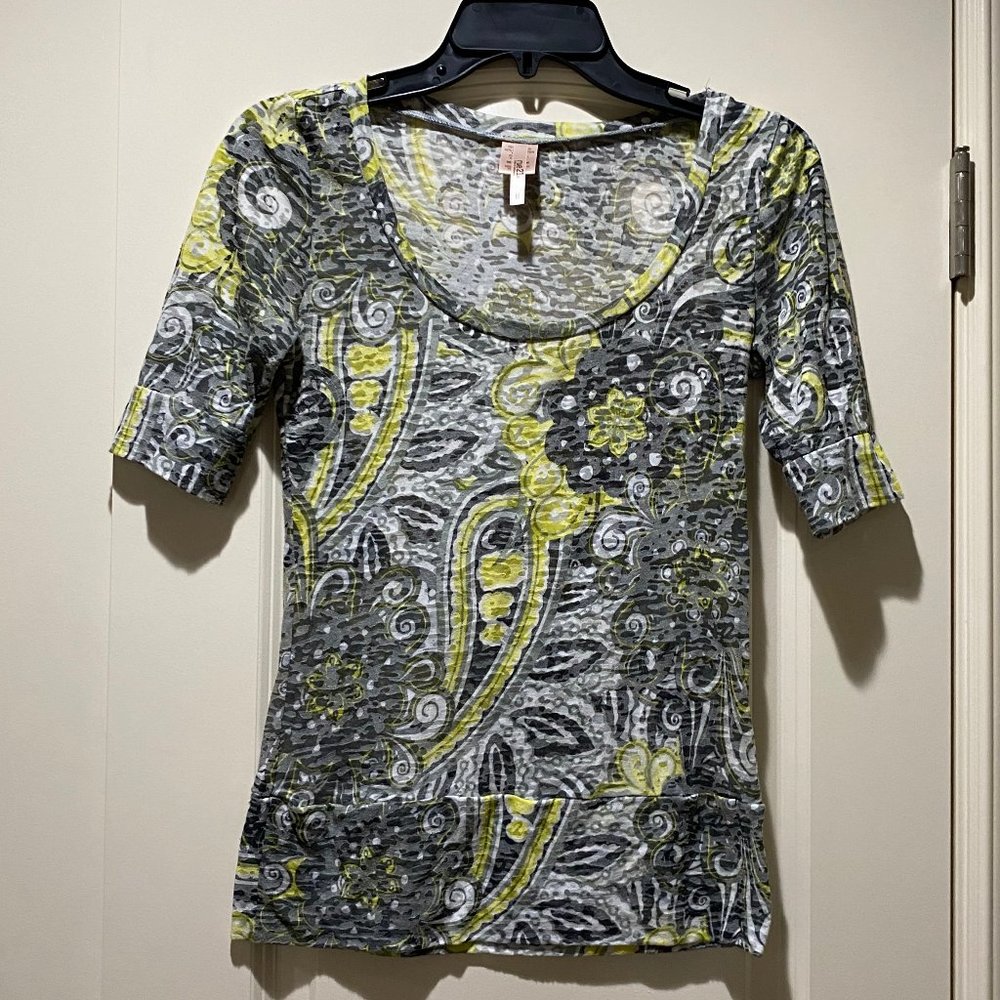 Rue21 Half Sleeve Grey/Yellow Paisley Pattern Top